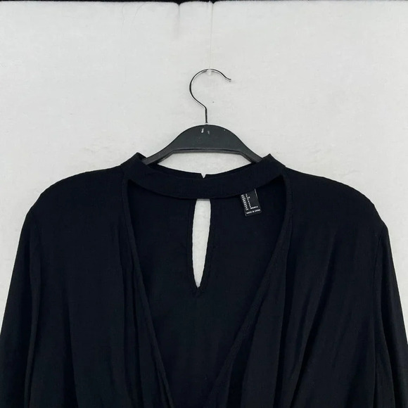 Forever 21 Blouse Womens S Black Pullover Draped V-Neck Knot Hem Keyhole Back - Picture 6 of 11